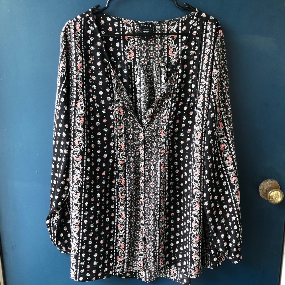 ⭐️Torrid Blouse PLUS SIZE SIZE 2